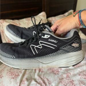 Karhu Black and Gray Athletic Running Shoes
